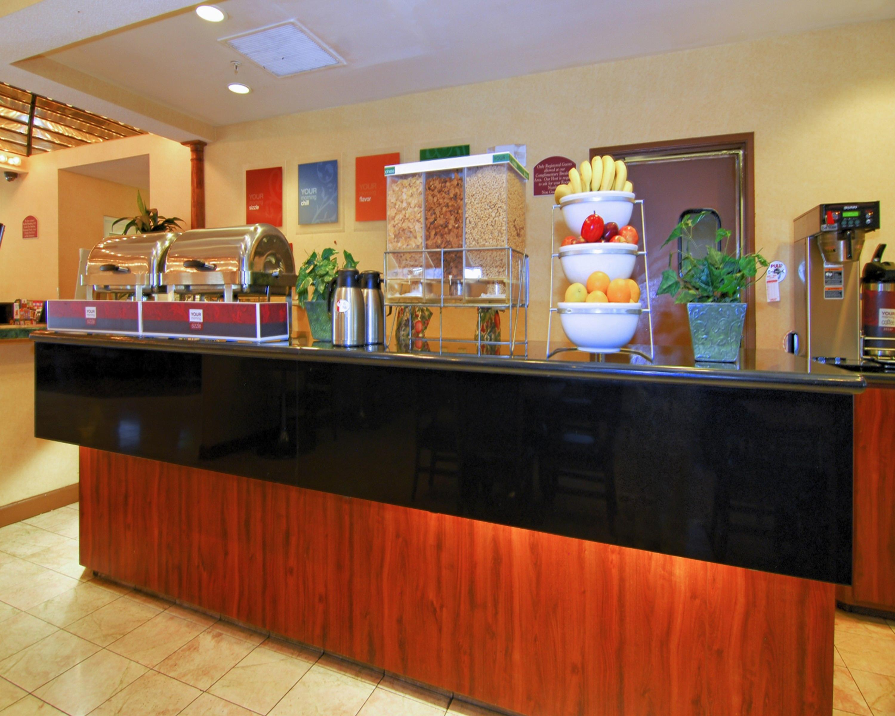 La Quinta Inn & Suites By Wyndham Memphis I-240 Exterior photo