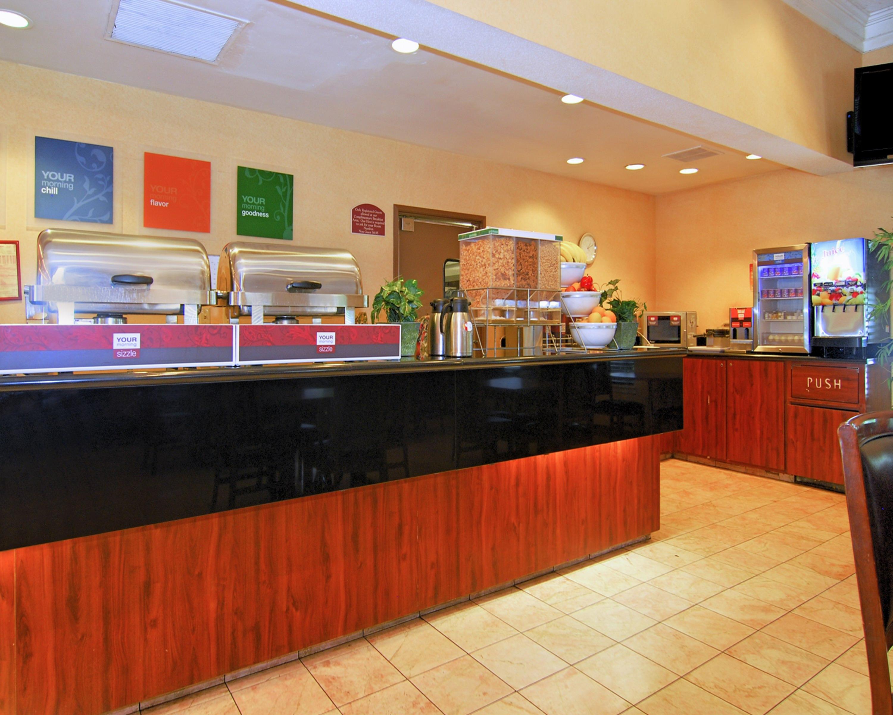 La Quinta Inn & Suites By Wyndham Memphis I-240 Exterior photo