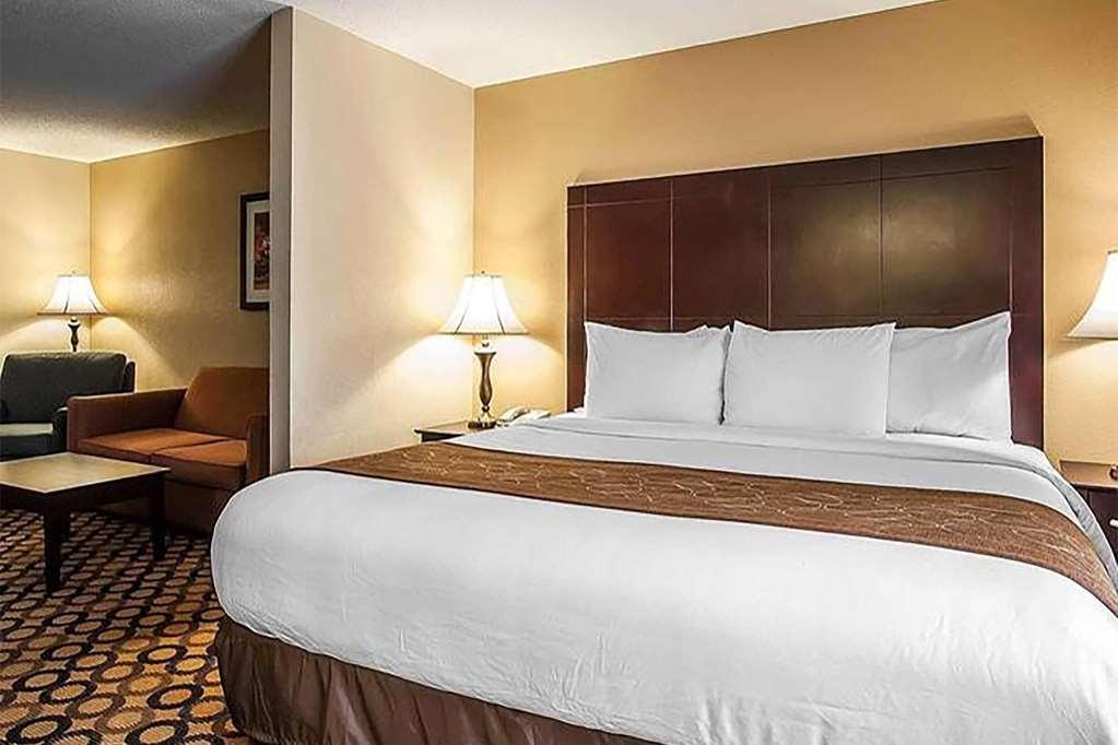 La Quinta Inn & Suites By Wyndham Memphis I-240 Room photo
